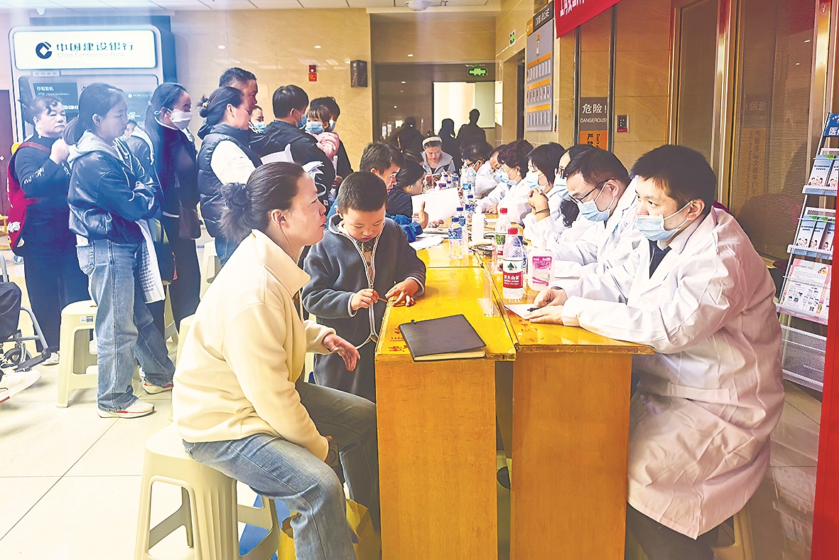 回龙观医院帮忙挂号陪同看病行动不便全程帮扶，出行更安全的简单介绍